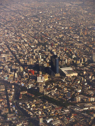 Aerial photograph of a section of Mexico City.